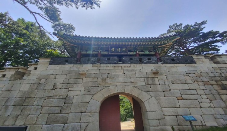 한양도성의 북대문인 숙정문의 모습