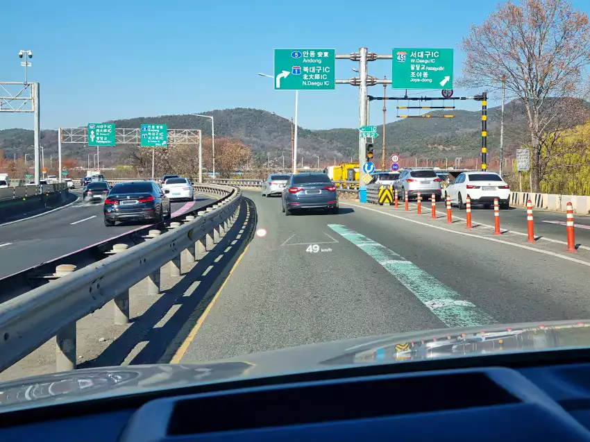 더 뉴 스포티지 하이브리드로 신천대로 구간을 달리던 모습입니다.