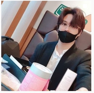 싱어게인2 33호 가수 김기태 카메라 보는 모습