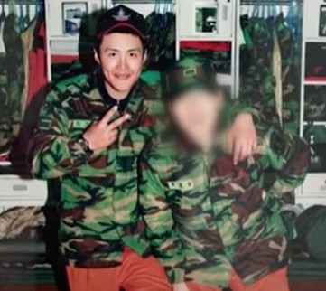 군복입은 김선호