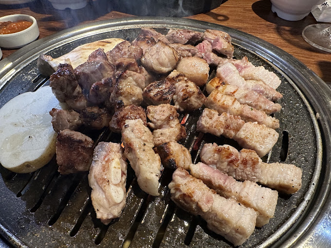용산 삼각지 미나리 갈비집 '육몽'