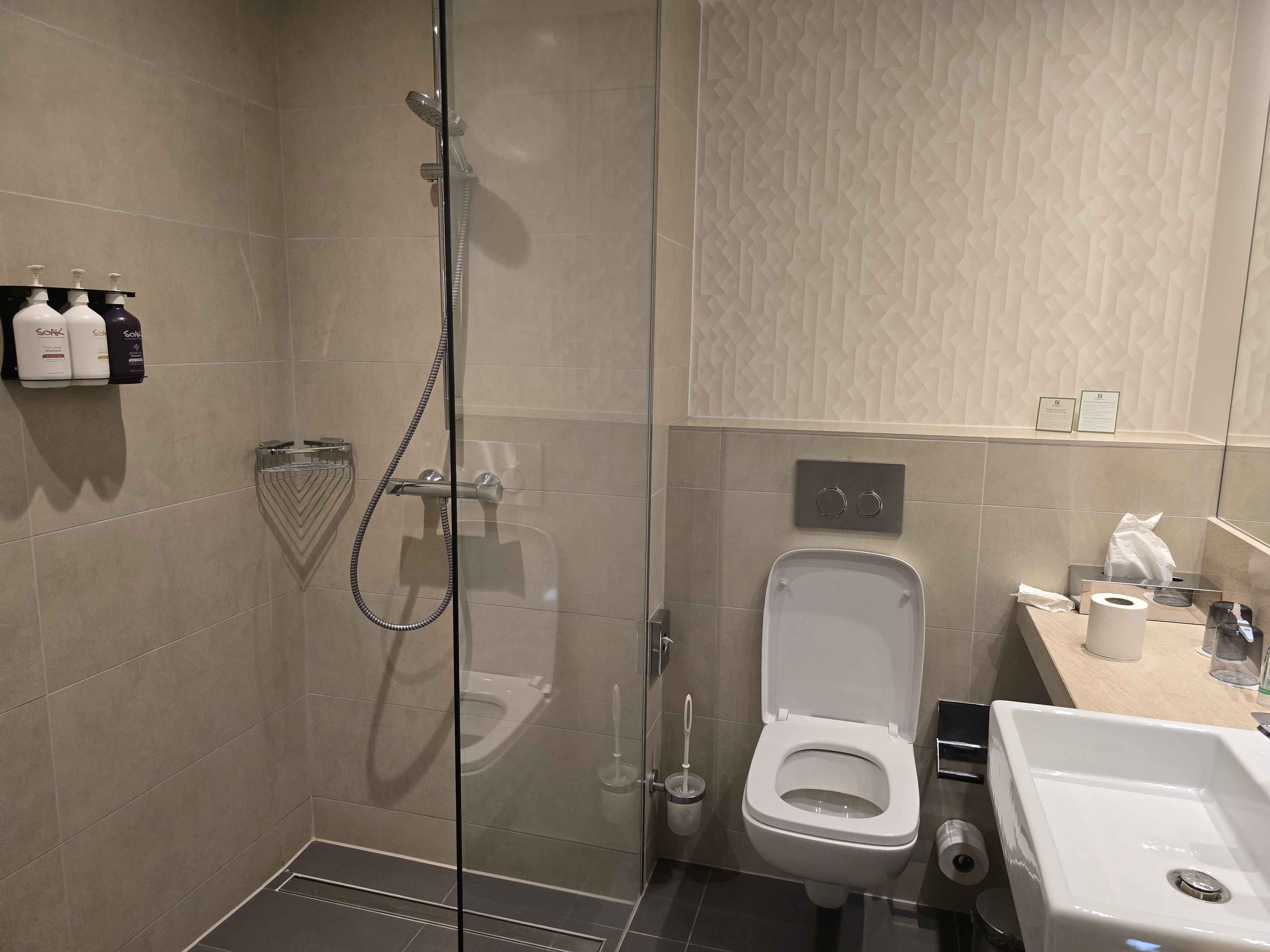 홀레데이인 호텔 에어포트 객실