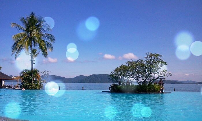 애메랄드빛의-바다풍경