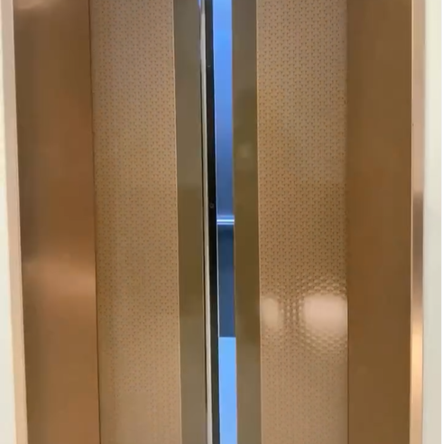 집안에 엘리베이터가 있어 편하게 1층에서 3층까지 다닐수 있다