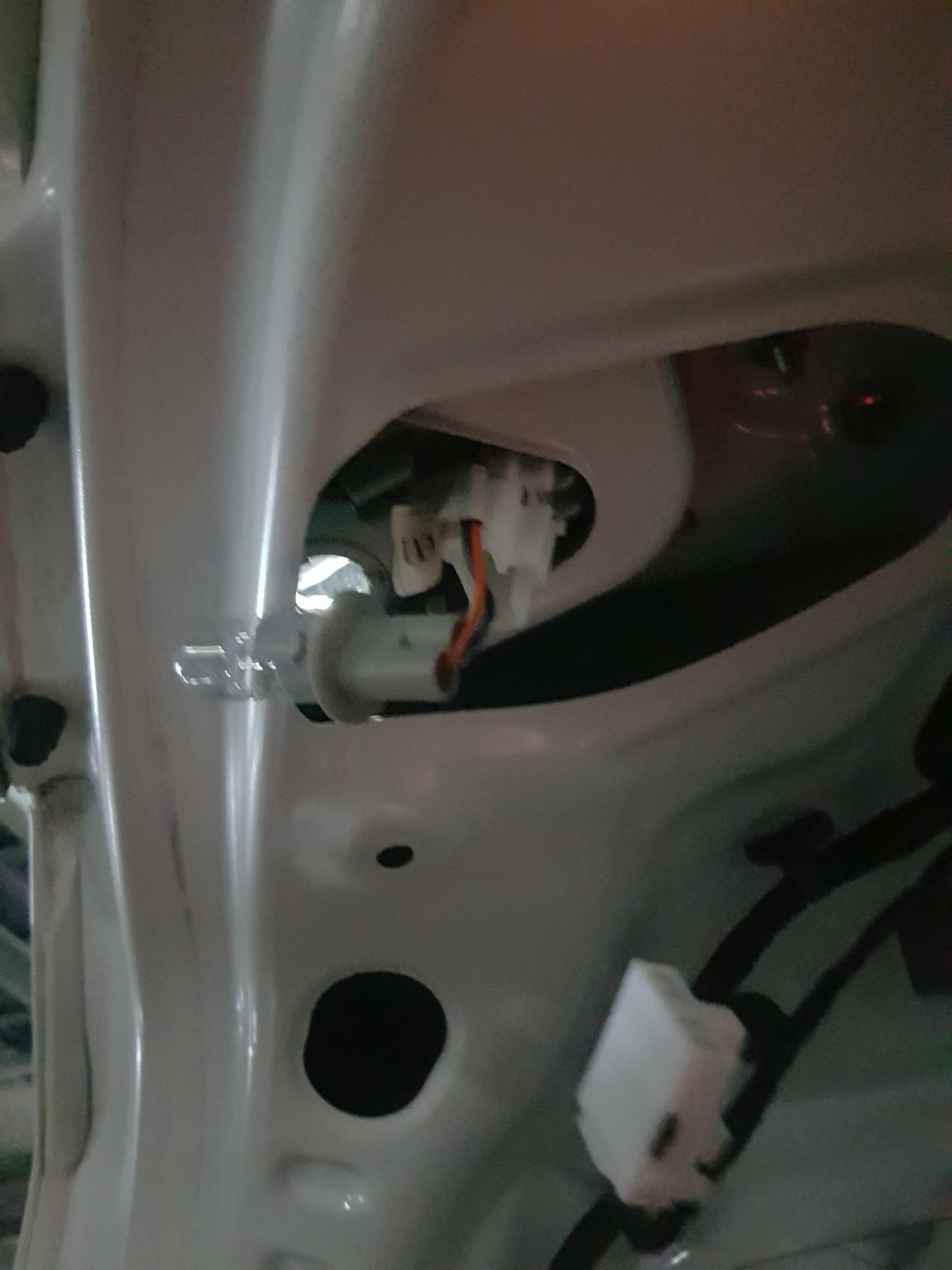 YF소나타 후진등 미등 교체