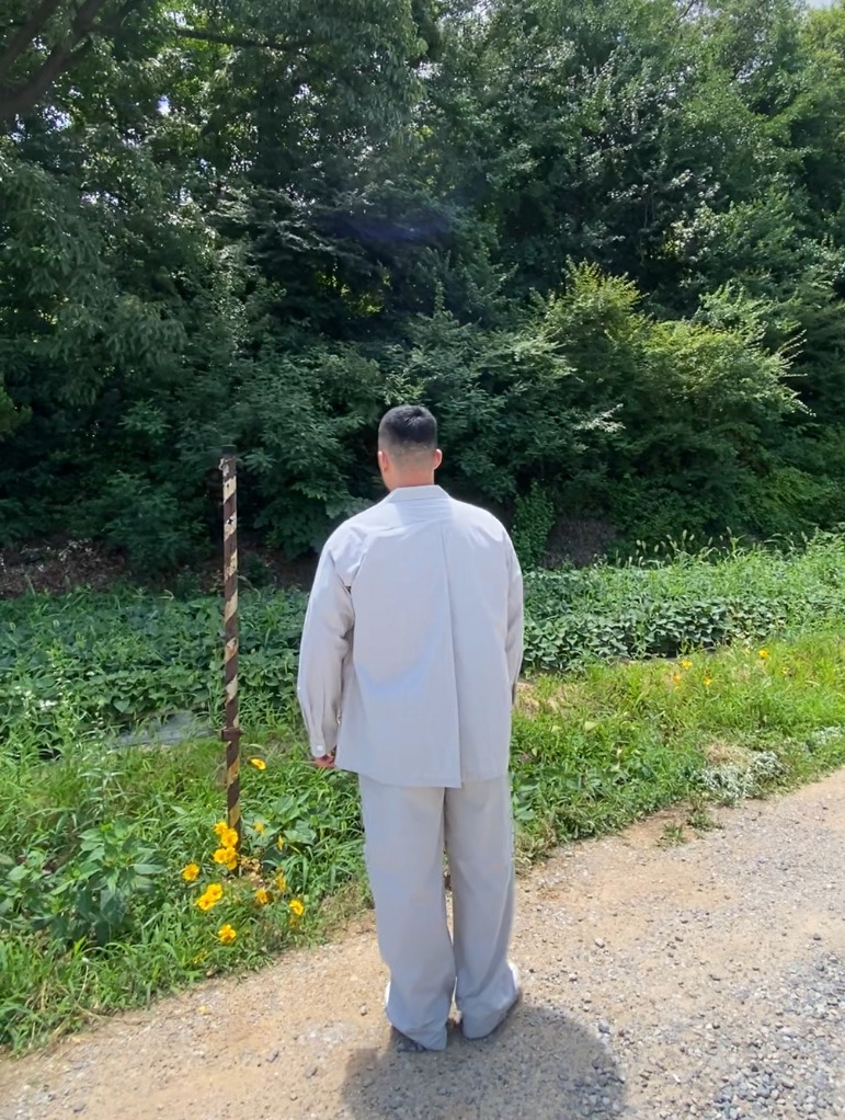 데일리룩('26. 6. 26.)지유 X 엔지니어드 가먼츠 코드레인 재킷 팬츠 셋업, 무신사 무신사스탠다드 쿨탠다드 티셔츠, 아식스 오니즈카타이거 멕시코 66 화이트골드