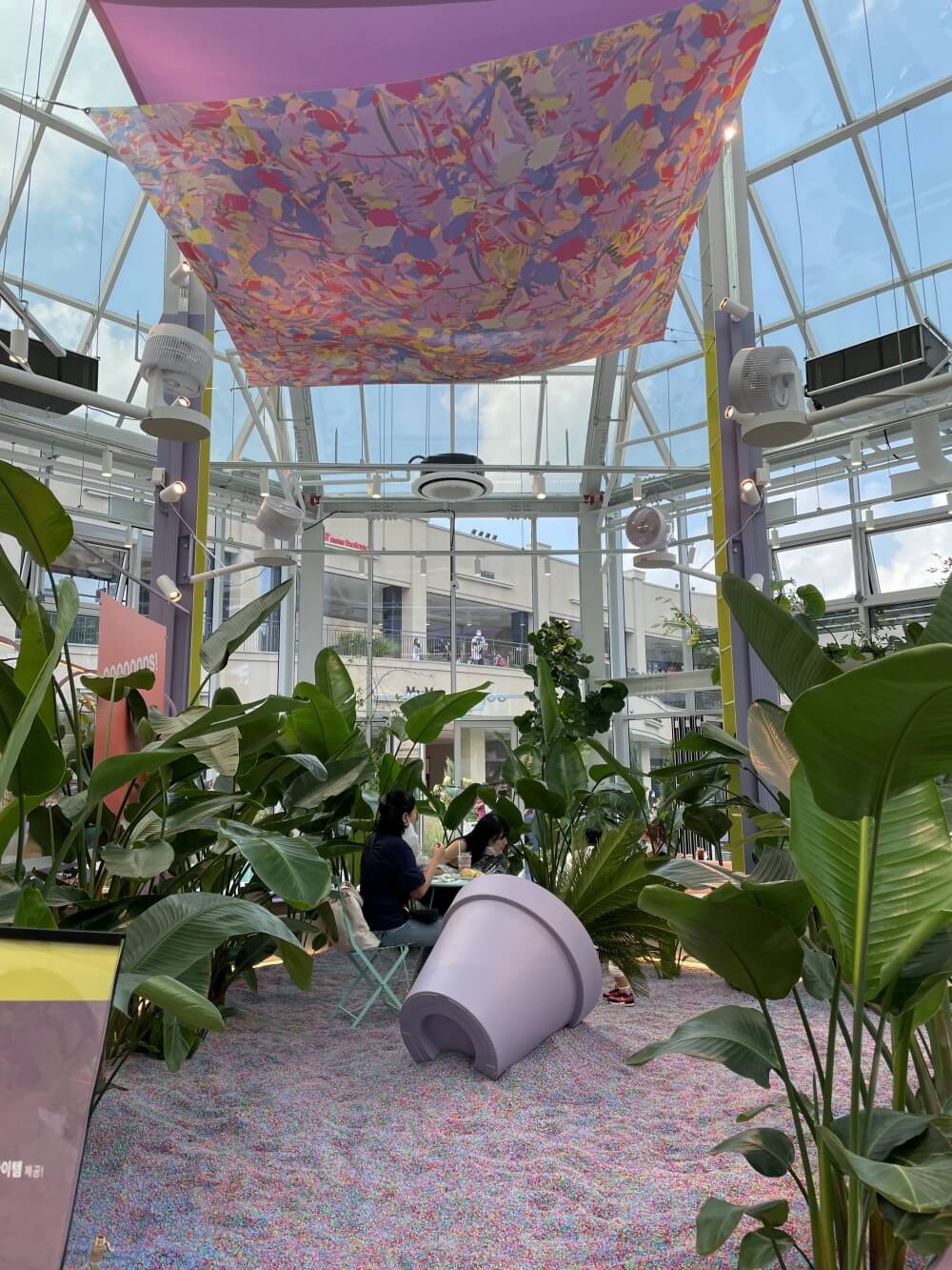 의왕-롯데-타임빌라스-카페-웁스어데이지-실내-전경