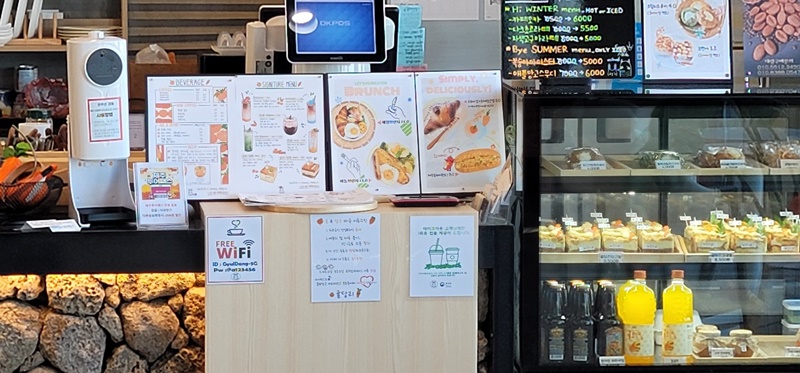 귤당리 카페 카운터