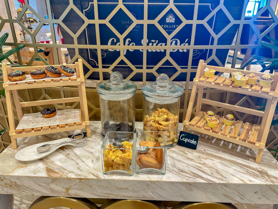 다낭 쉐라톤 그랜드 리조트의 TABLE 88 조식당 베이커리