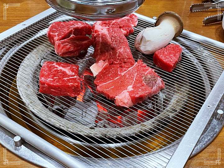 나혼자산다 나혼산 전현무 한우 숯불구이 전현무 식육식당 고기집 소고기 전문점 맛있는 정육점 식당 가게 평창 맛집 가격 위치 어디