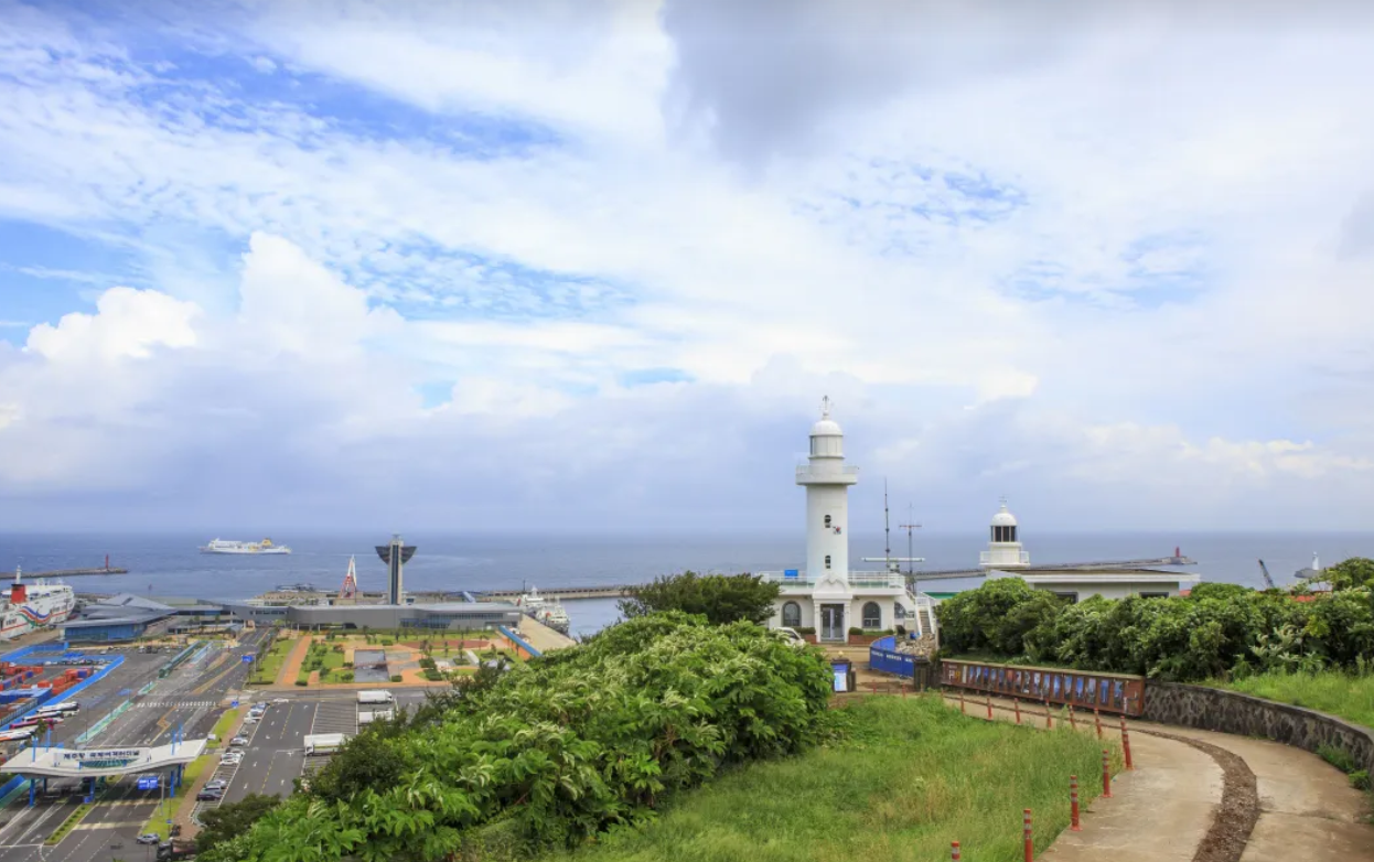 성안올레 해안등대 전경=사진