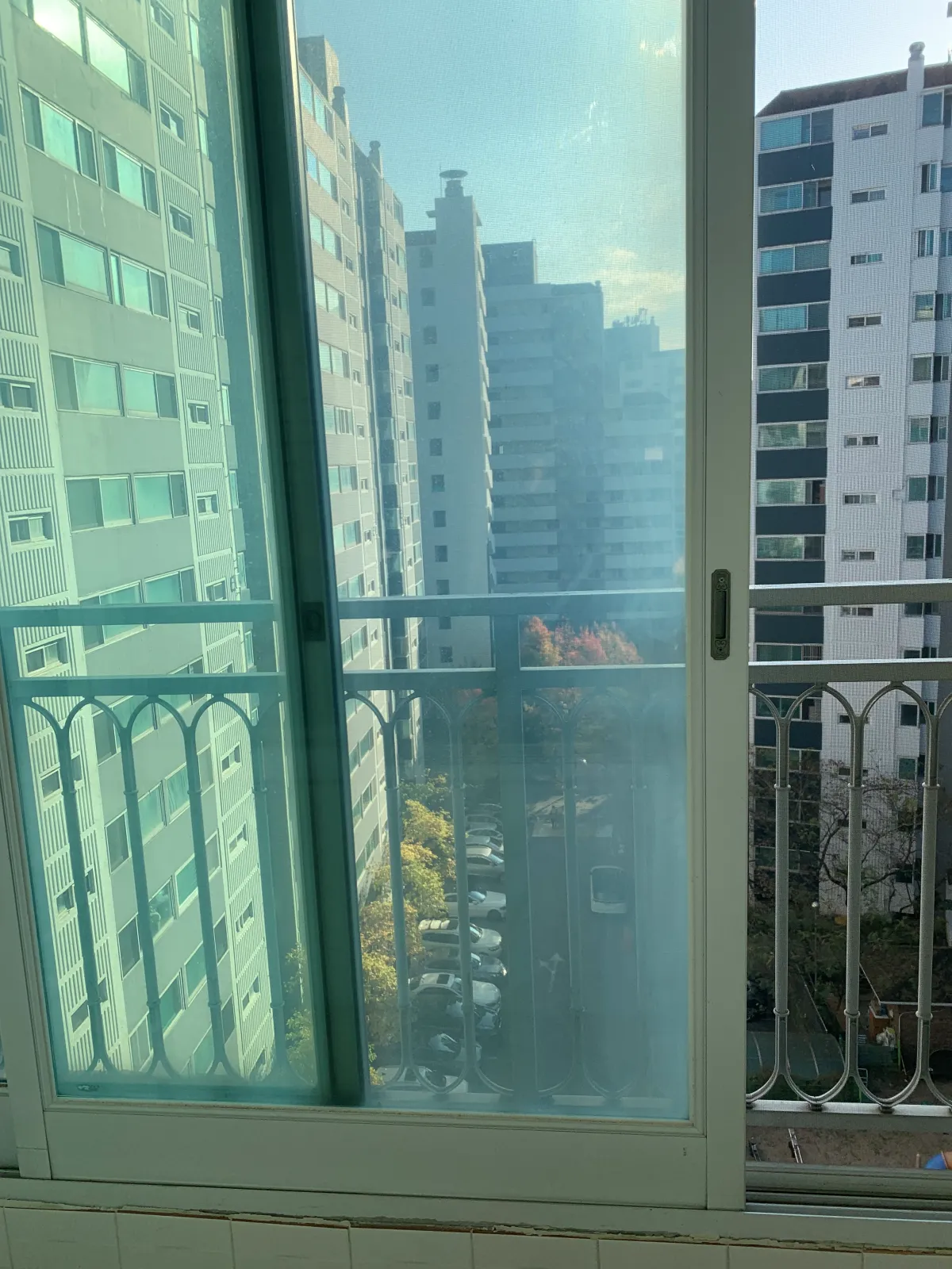 아파트-베란다쪽-샤시