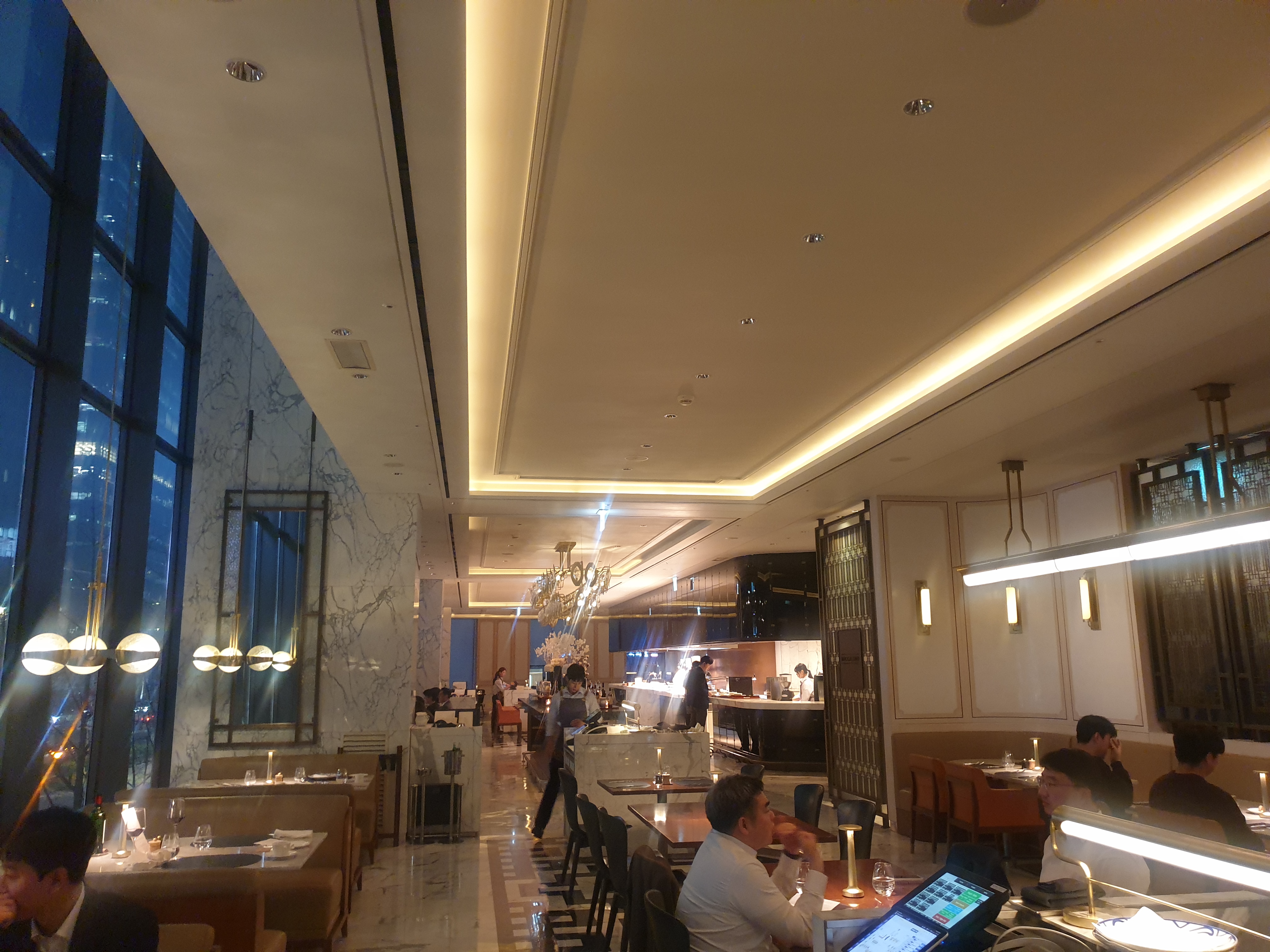 포시즌스호텔 서울 보칼리노 내부