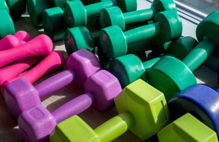 다양한 무게의 덤벨