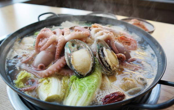 이 맛에 살지 낙지 요리 한상, 낙지 육회 탕탕이, 연포탕, 낙지볶음, 낙지호롱이 전남 목포 맛집 추천