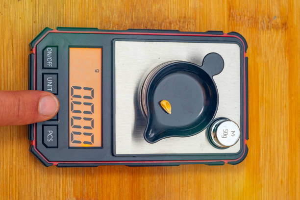 금니 무게재는 사진