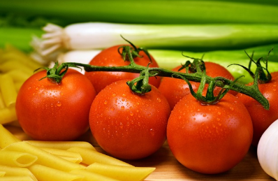 상식의 반전8: 토마토는 채소다? 진짜 정체를 둘러싼 흥미로운 이야기