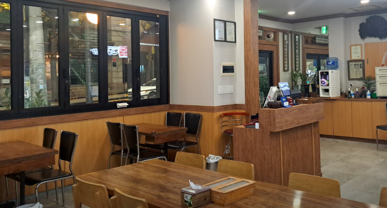 생생정보 토니안의 27년 단골 맛집 스타맛집 제육볶음 오징어볶음 낙지볶음 서울 서초구 전주청국장집