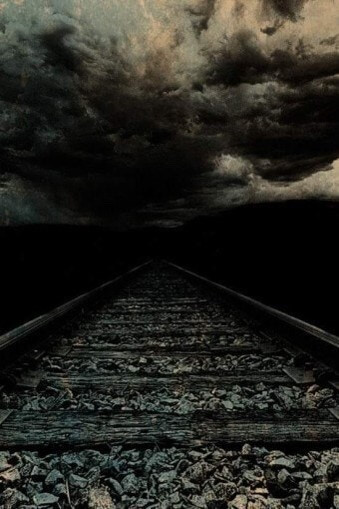 먹구름이-가득해-사방이-츨흑같이-어두운데-끝없는-철도가-어렴풋이-보이는-모습