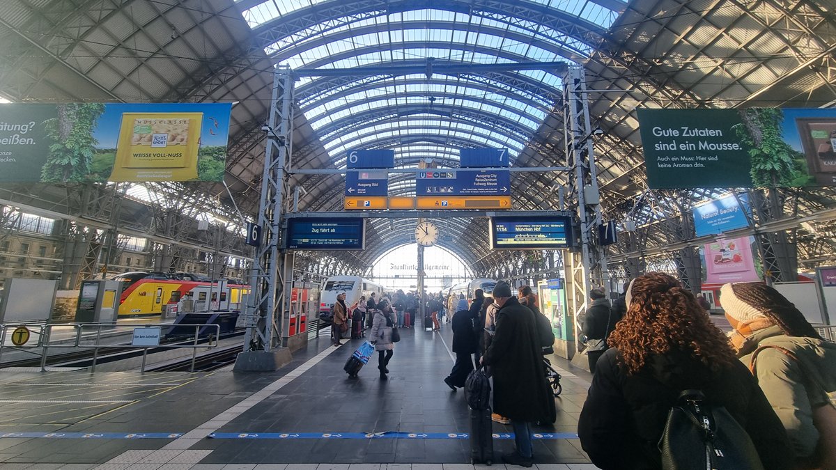 독일 프랑크푸르트 중앙역에서 경험한 열차 취소와 DB 앱 대체 열차 안내