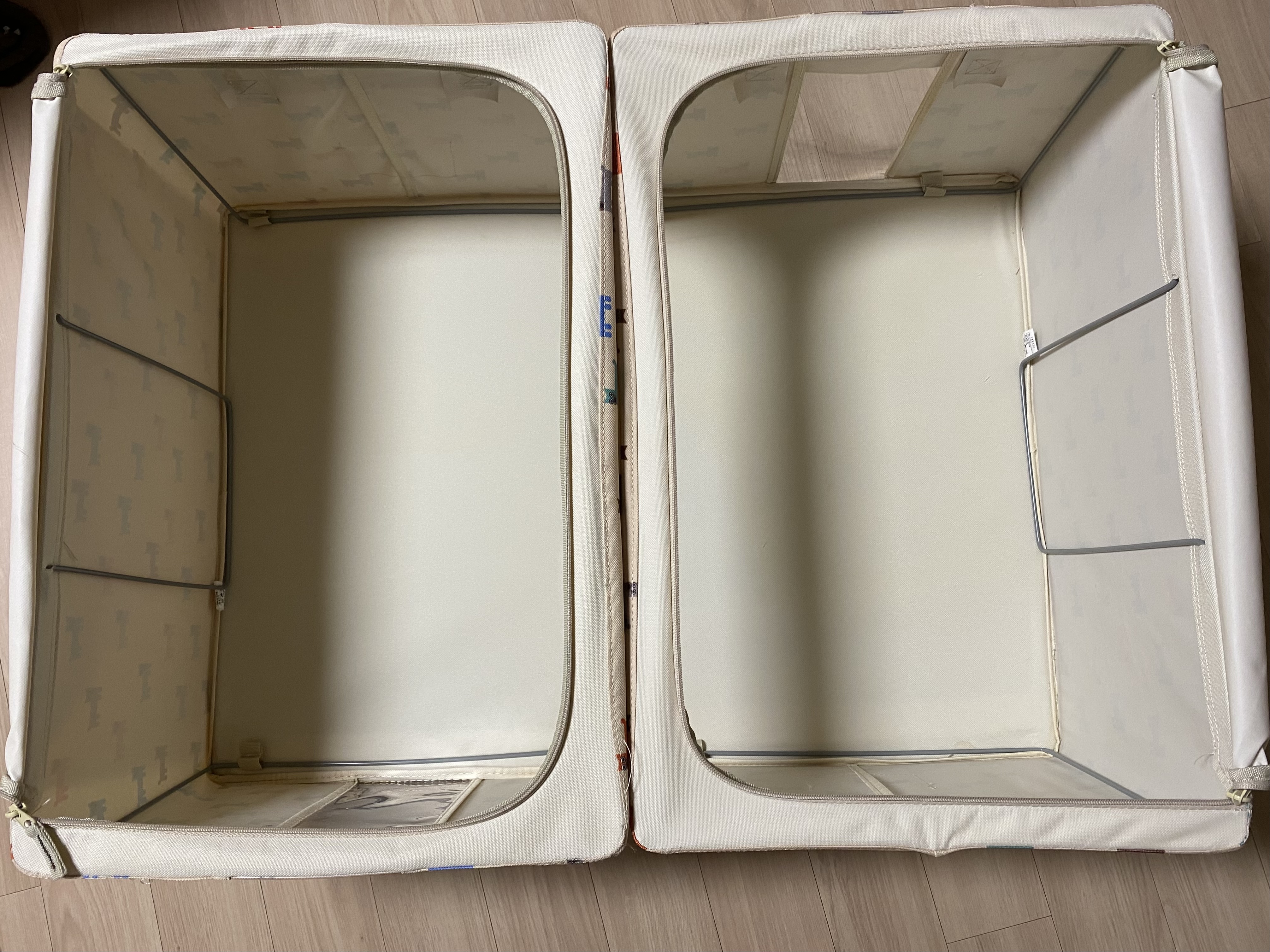 리빙박스 입구끼리 맞대어 붙인사진