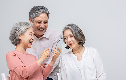 alt="노인"