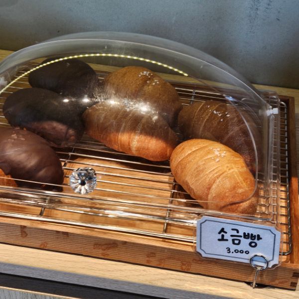 충남-서산-삼길포항-근처-카페-트레포사-베이커리-초코소금빵-소금빵