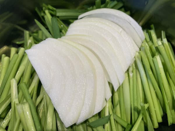 부추전 맛있게 만드는 법 - 부재료 중 양파 슬라이스