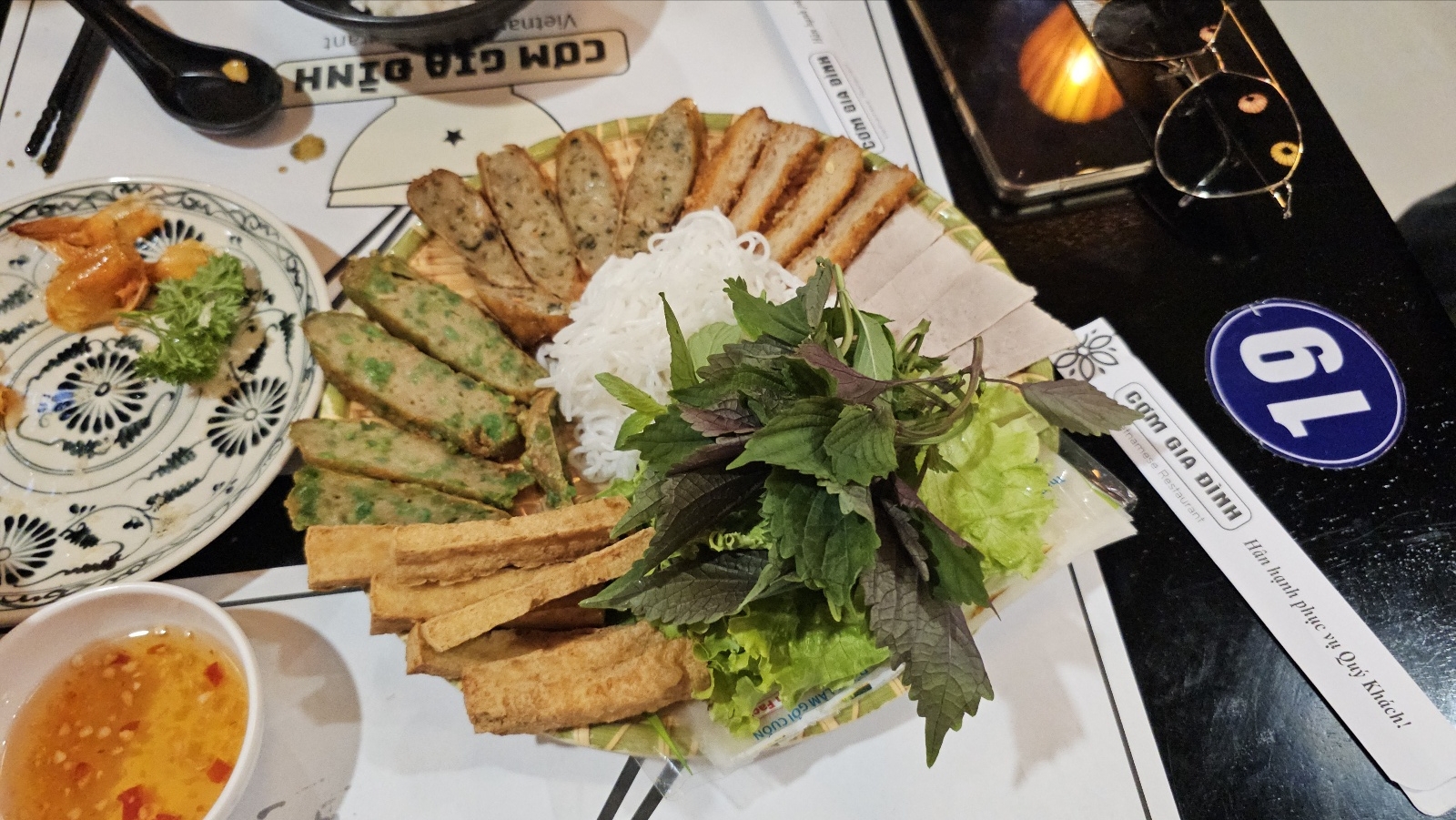 [25.3월] 푸꾸옥 #10❘선셋타운 가정식밥상 &lsquo;껌 지아 딘(Cơm Gia Đ&igrave;nh)&rsquo;