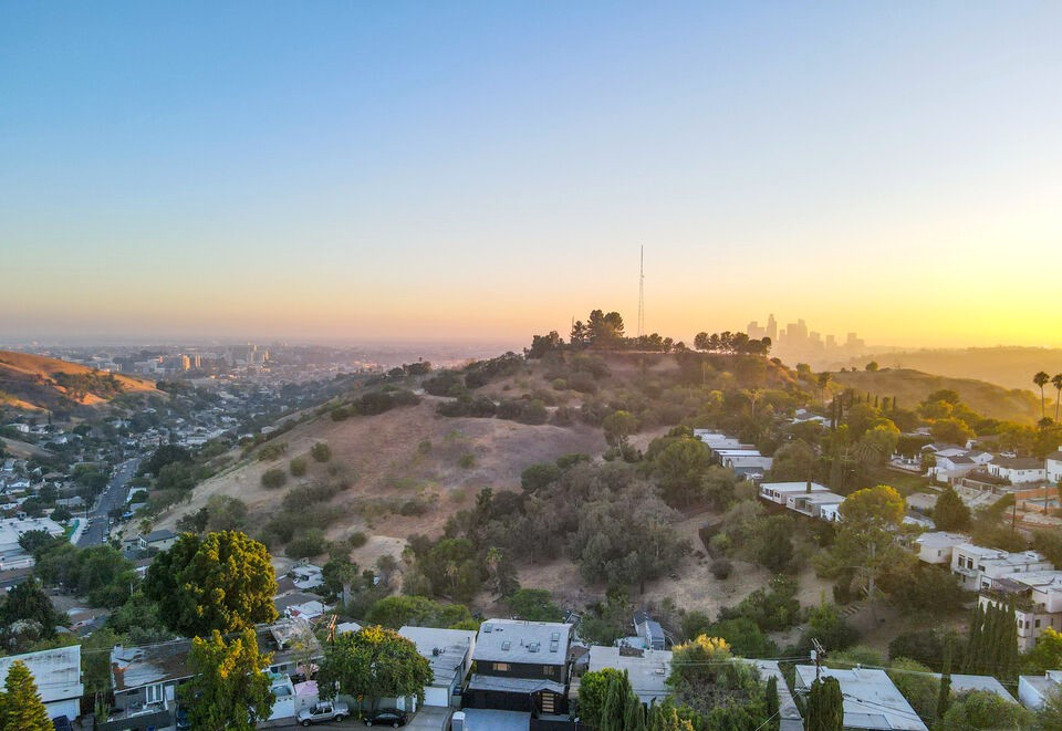 Montecito Heights – LA의 숨겨진 정원 위를 걷다— 히스토리와 자연, 고요함이 공존하는 언덕 마을 탐방기