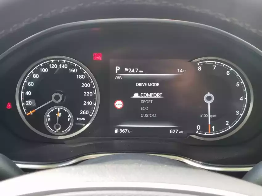 G80 기본형에서 주행 모드를 띄운 모습입니다.