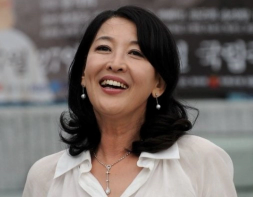 윤석화 프로필 나이 남편 학력 논란 정리