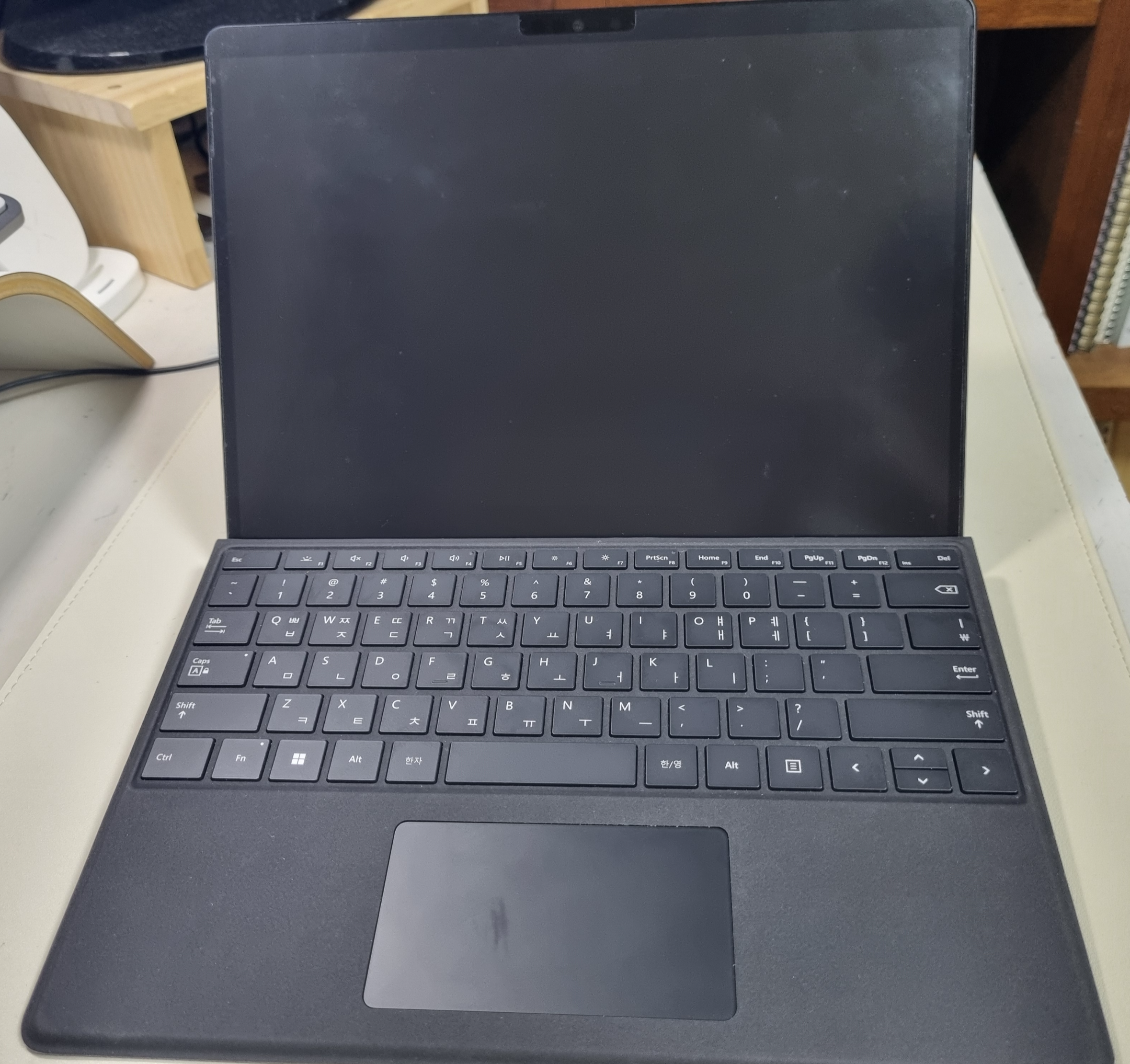 서피스 프로 9 정면 사진