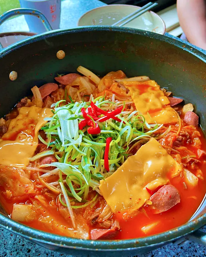 한남동&#44; 이태원 맛집 양배추와 소시지 듬뿍 존슨탕