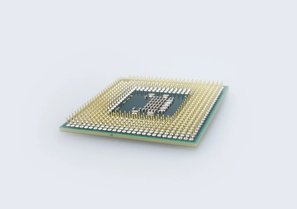 CPU 프로세서 칩 클로즈업 — 애플 삼성 인텔 반도체 협력 논의의 핵심 부품