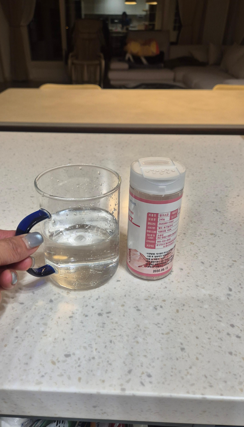 강제 폐경 후 5년의 회복 여정 중 정착한 아침 핑크 솔트 소금물 대사 관리 루틴 사진