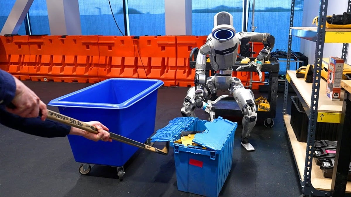 보스턴다이내믹스의 휴머노이드 로봇 &lsquo;아틀라스&rsquo;가 예상치 못한 상황에서 스스로 문제를 해결하는 모습.