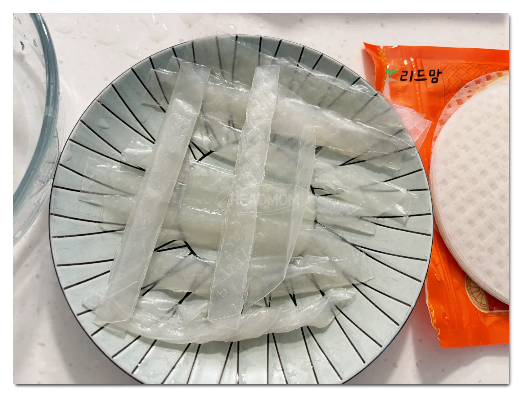 라이스페이퍼-떡볶이-떡-준비-접시