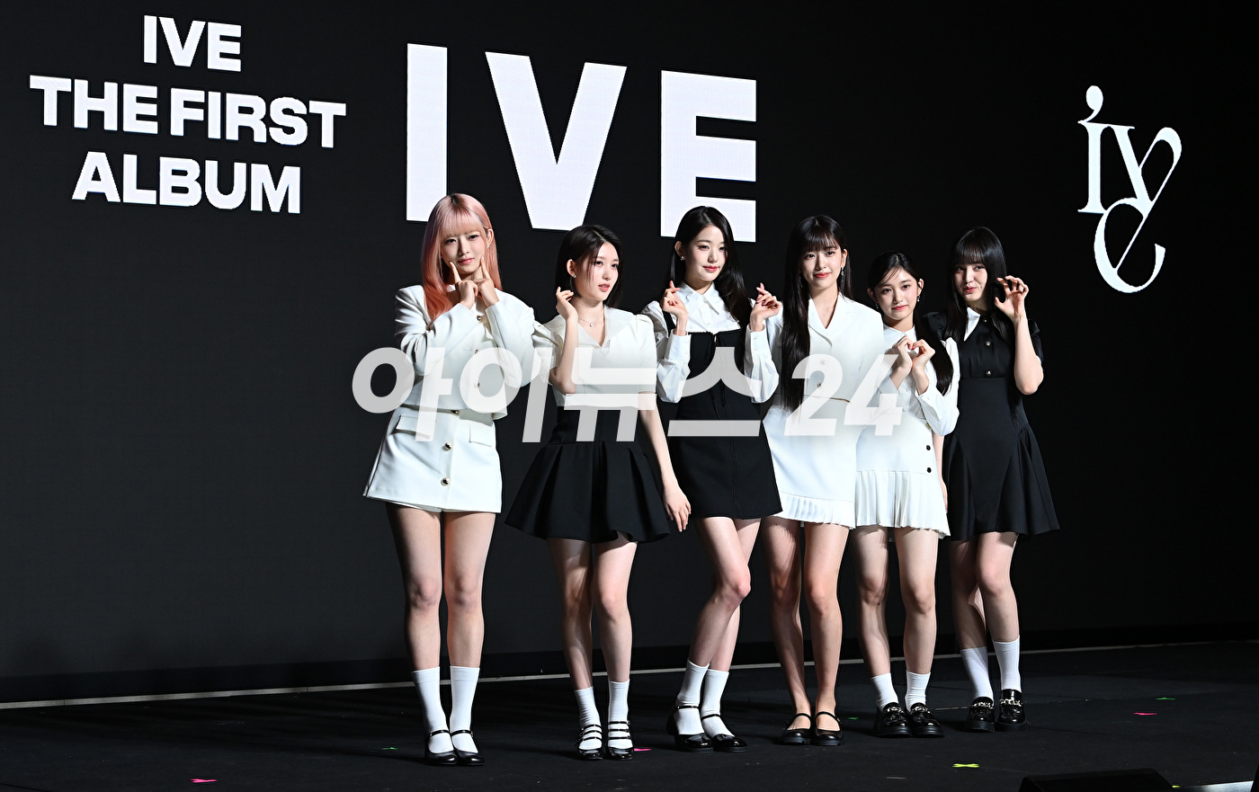 그룹 아이브가 10일 오후 서울 영등포구 여의도동 콘래드 호텔에서 열린 첫 번째 정규 앨범 '아이해브 아이브(I've IVE)' 발매 기념 기자간담회에서 인사말을 하고 있다. [사진=김성진 기자]