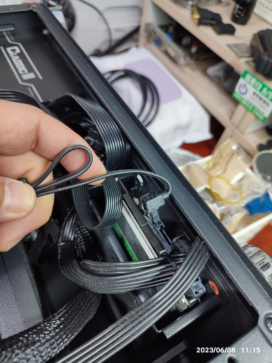 사타케이블 반대로 꺾인 상태