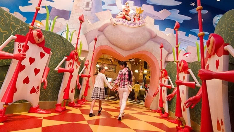 퀸 오브 하트의 뱅큇 홀