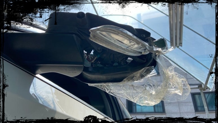 주차 중 기둥에 부딪혀 거울 파손