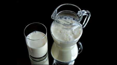 우유병과 우유잔