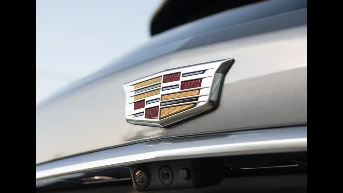 캐딜락 2022년형 XT5 가격 실구매가 모의견적 제원 옵션 카탈로그 외관 디자인 내부 색상 디자인 인테리어 편의사양 안전사양 총정리