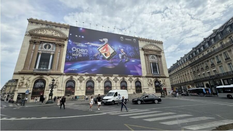 프랑스-파리-오페라-가르니에에-게재된-삼성전자-옥외광고