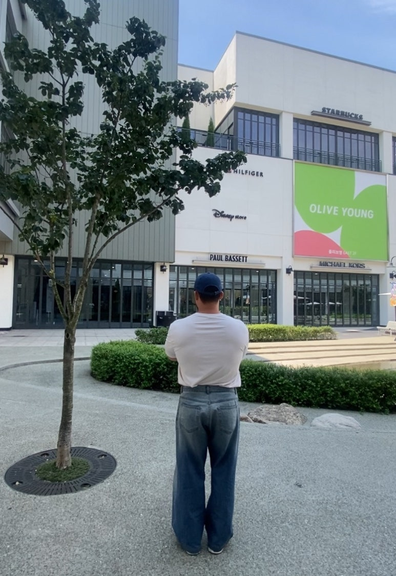 데일리룩(2025. 8. 27.)휴먼앤캣 파운드3 스톤 워시드 볼캡, 무신사스탠다드 기본 티셔츠, 카시오 158W-1 실버, 에러스익셉티드 왁스드 데님팬츠, 아식스 젤 카야노 5G