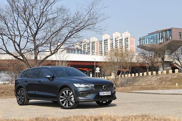 볼보 V60 크로스컨트리 얼티메이트