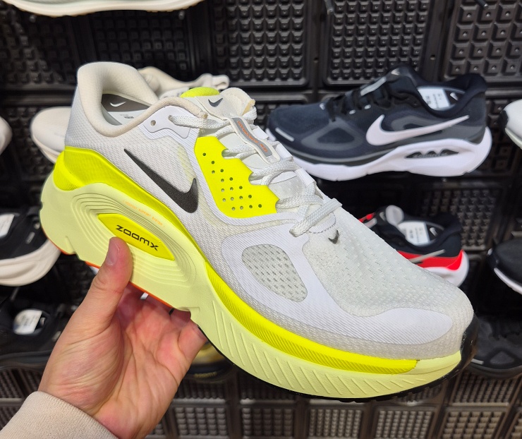 나이키 스트럭처 플러스