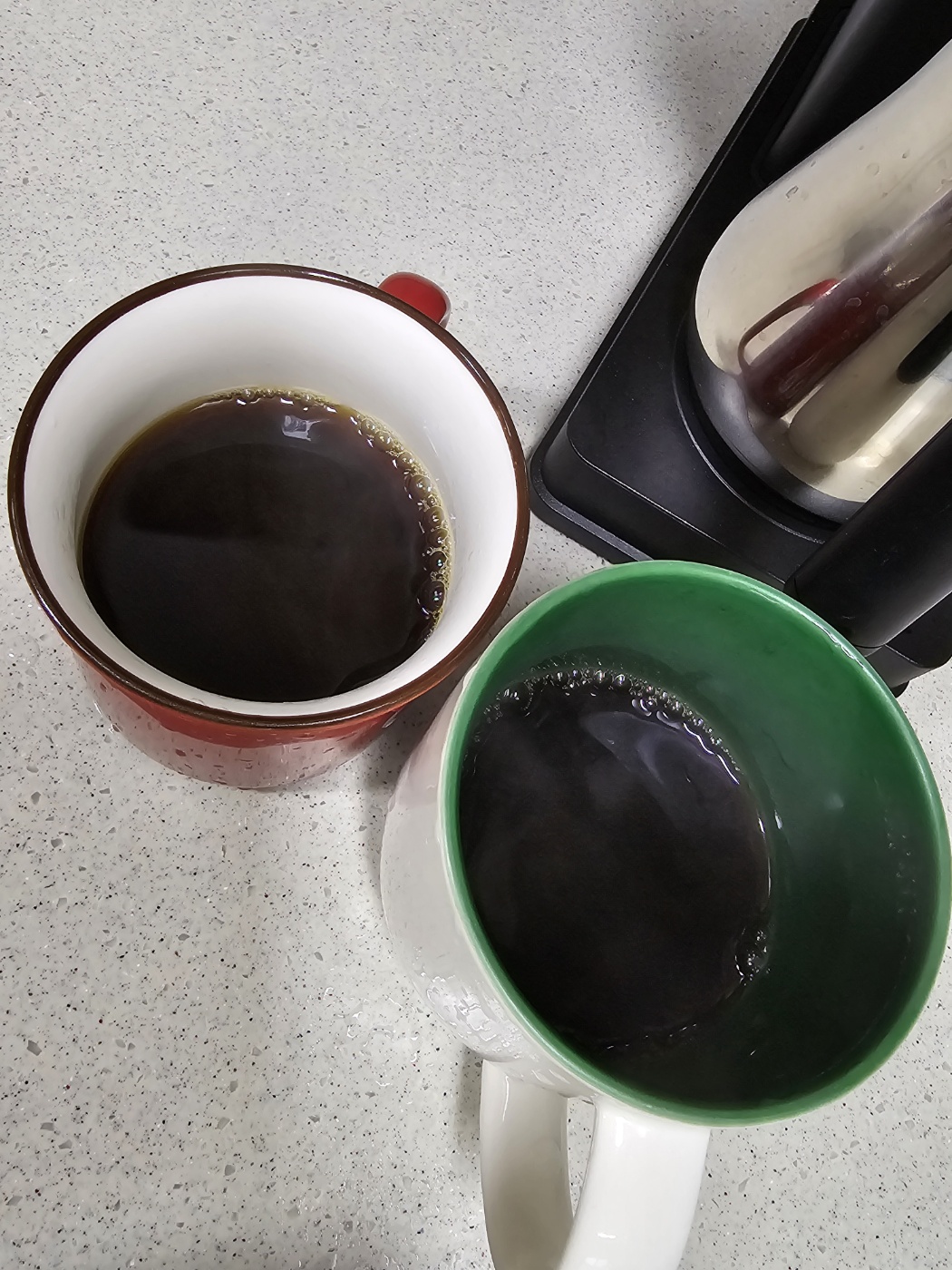 따뜻한 아메리카노 두잔