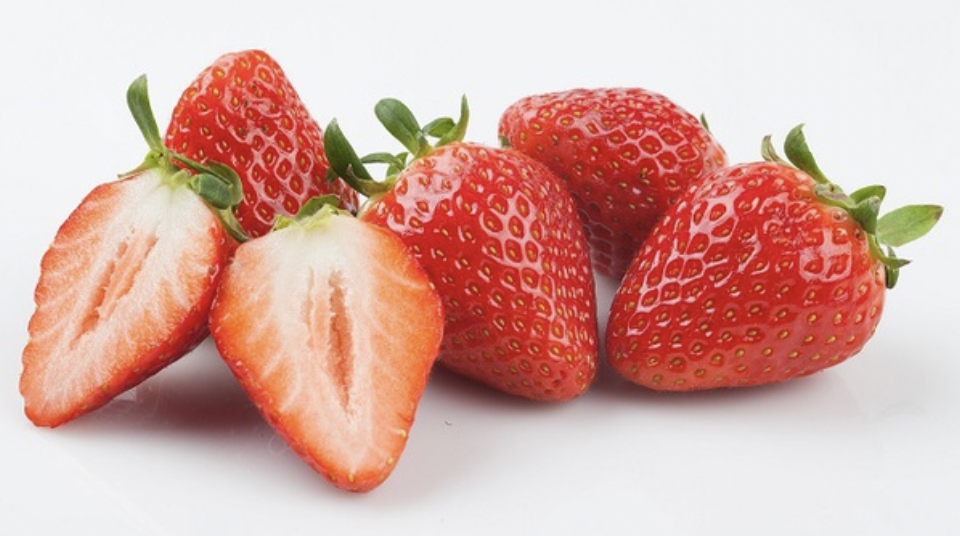 봄 캠핑음식(딸기)